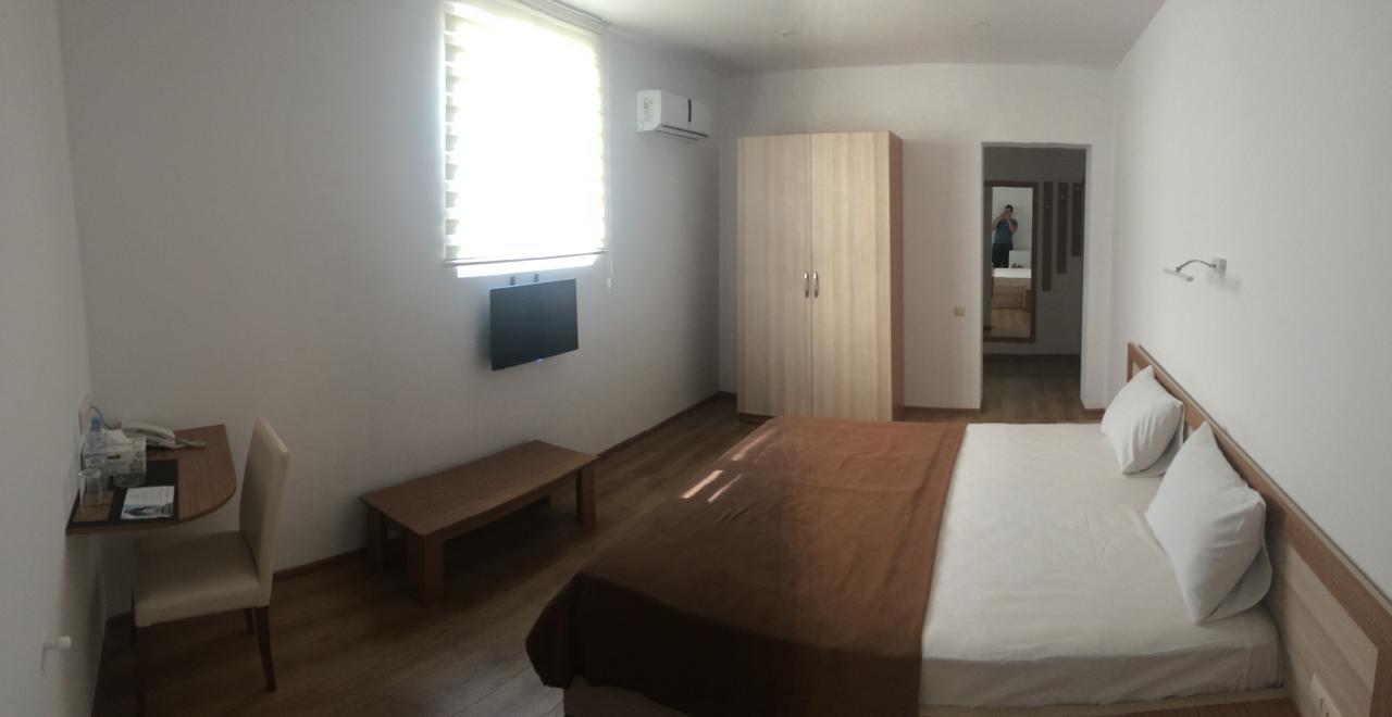 Hotel Marseille บาทูมิ ภายนอก รูปภาพ