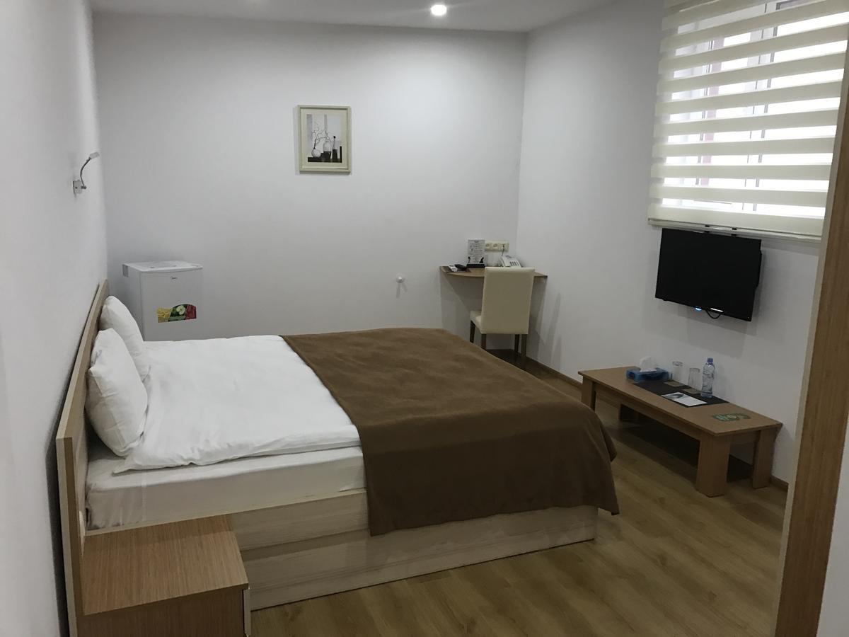 Hotel Marseille บาทูมิ ภายนอก รูปภาพ