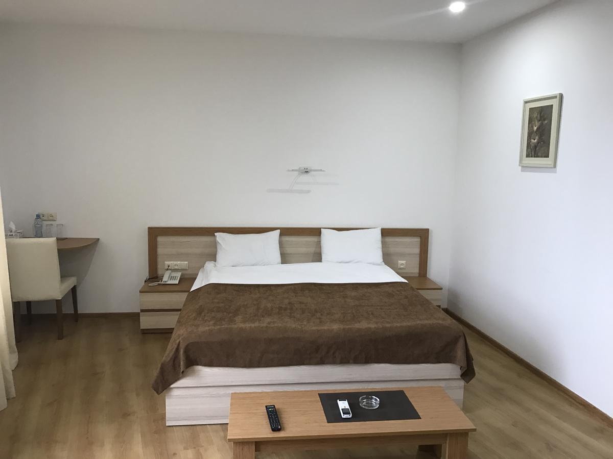 Hotel Marseille บาทูมิ ภายนอก รูปภาพ