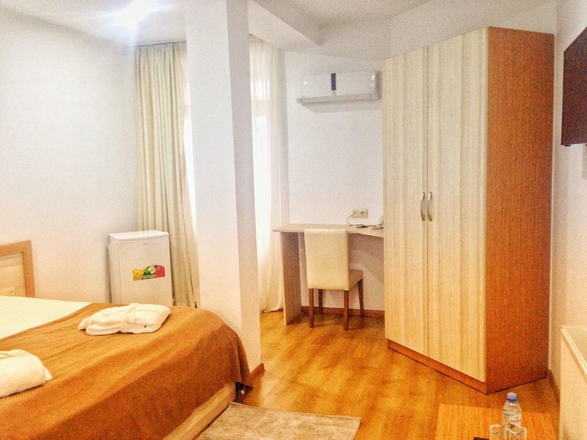 Hotel Marseille บาทูมิ ภายนอก รูปภาพ