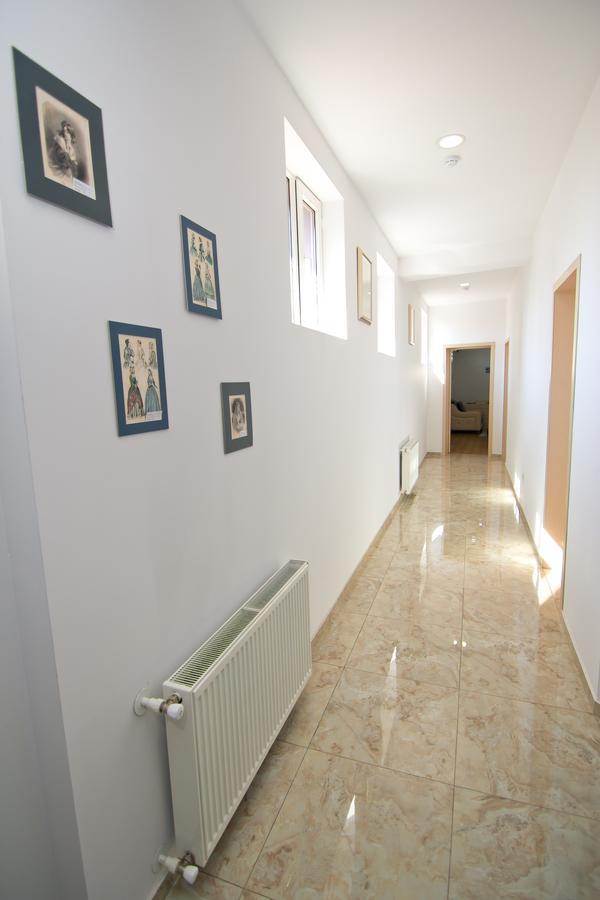 Hotel Marseille บาทูมิ ภายนอก รูปภาพ