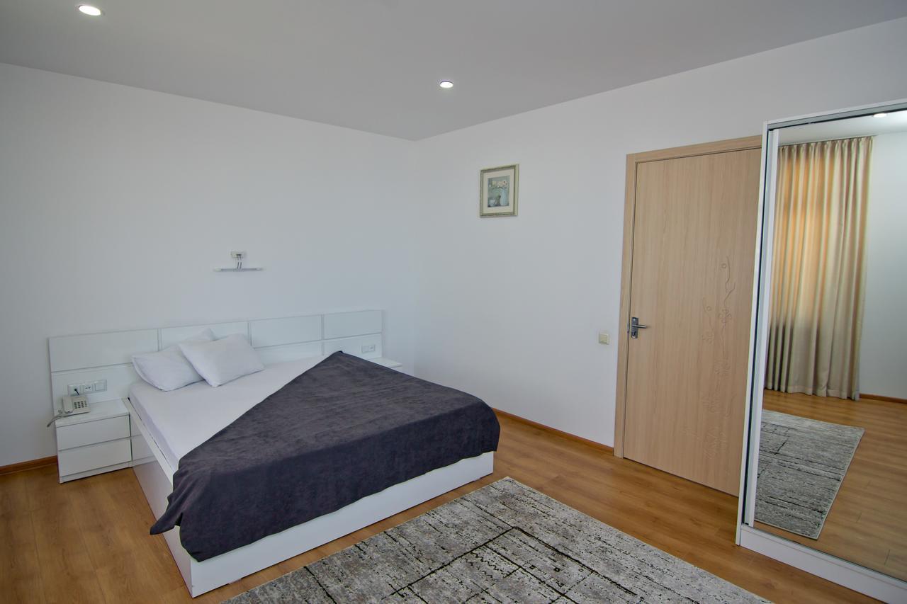 Hotel Marseille บาทูมิ ภายนอก รูปภาพ